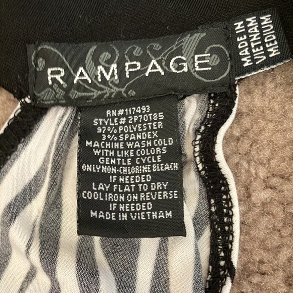 Rampage Juniors zebra and flower print sleeveless tunic size medium - Picture 3 of 6